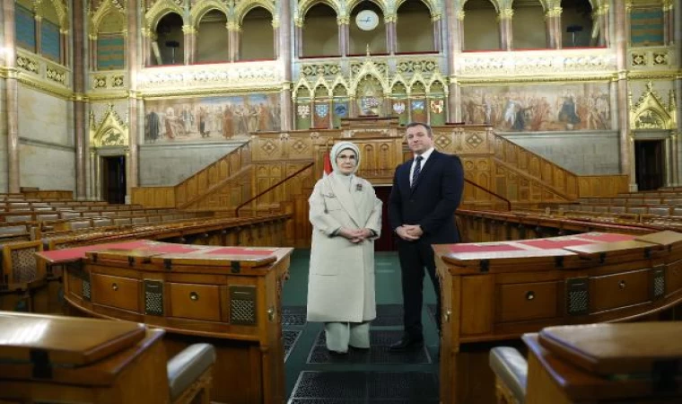 Emine Erdoğan, Macaristan Parlamento Binası ile Türk-Macar Kültür Yılı’na özel sergiyi gezdi