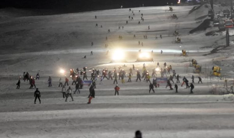 Erciyes’te yeni yıl öncesi ’gece kayağı’