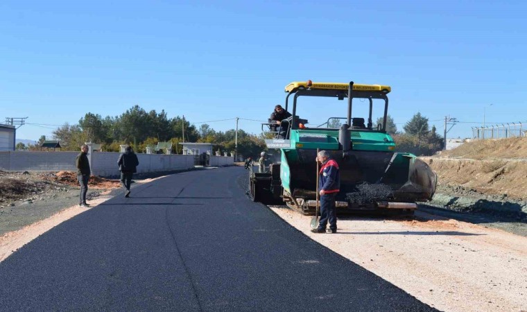 Erganide yol yapım çalışmaları sürüyor