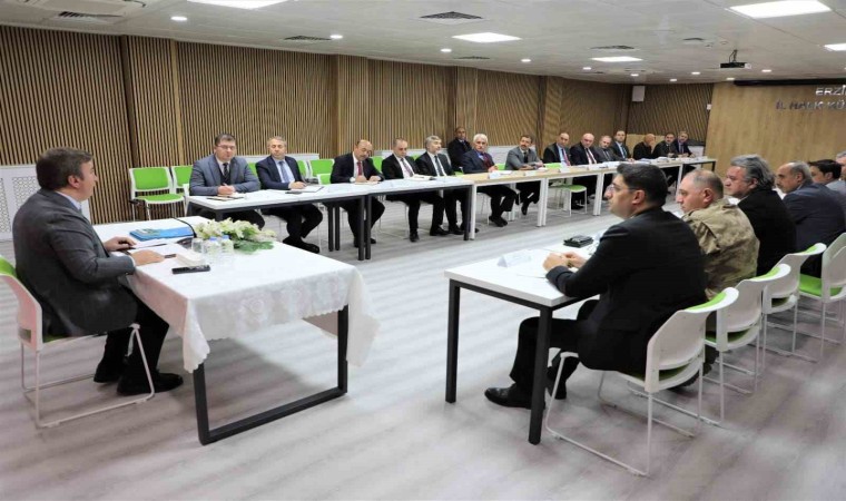 Erzincanda vali yardımcıları ve birim amirlerinin katılımıyla toplantı yapıldı