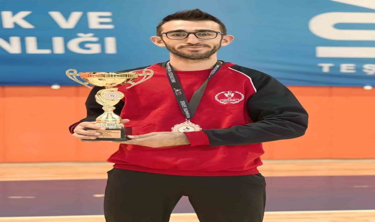 Erzincanlı badmintoncu Türkiye 3üncüsü oldu