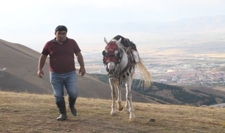 “Eski Çağdan Modern Çağa” atın kitabını yazdılar