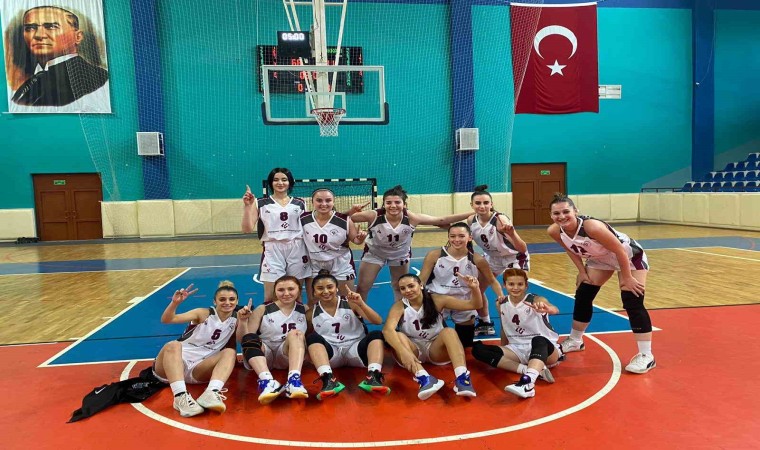 ESTÜ Erkek ve Kadın Basketbol Takımları Kütahyada şampiyonluk yaşadı