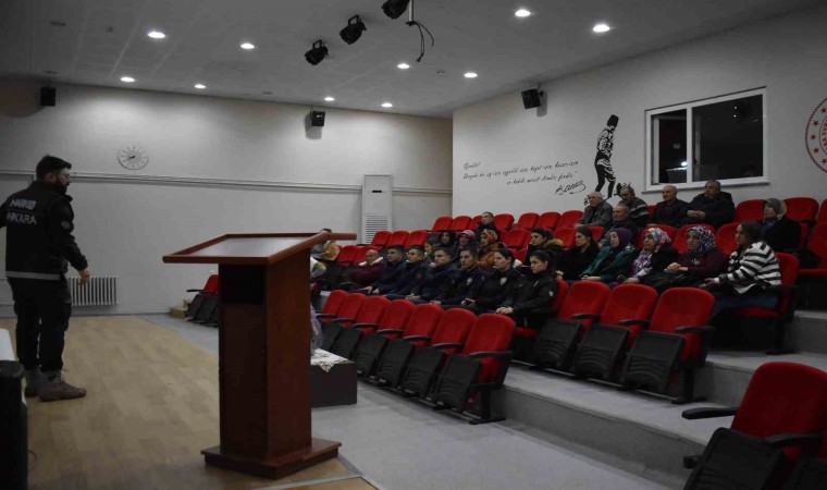 Evrende “En İyi Polis, Anne” semineri