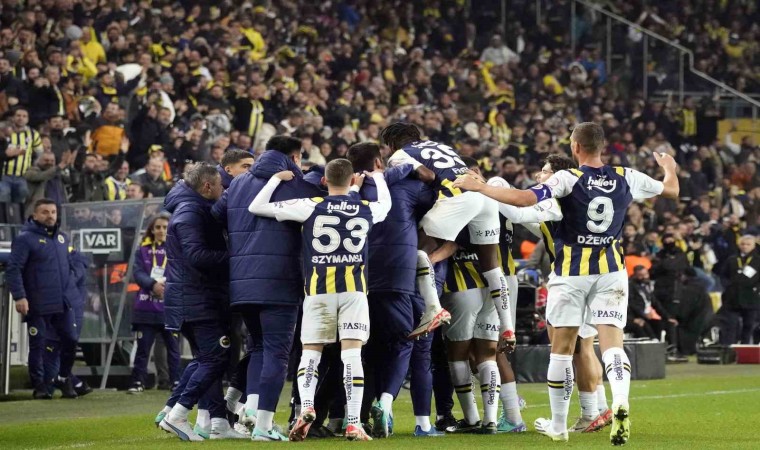 Fenerbahçe, 4 golle liderliğini sürdürdü