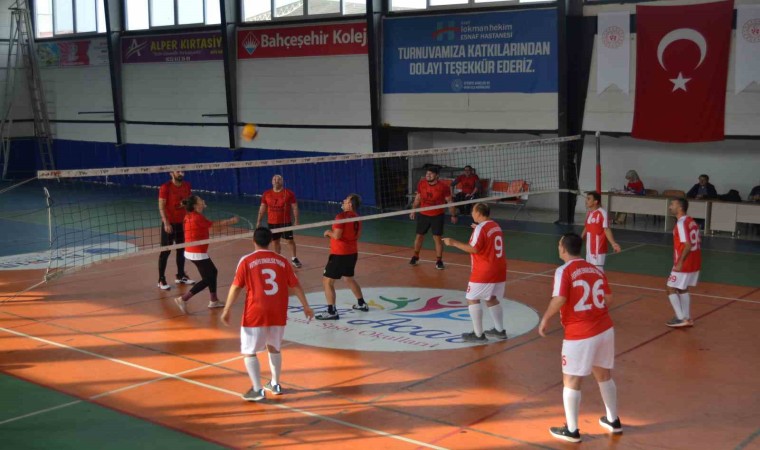 Fethiyede engelli bireyler “Engelsiz Fileler” etkinliğinde voleybol oynadı