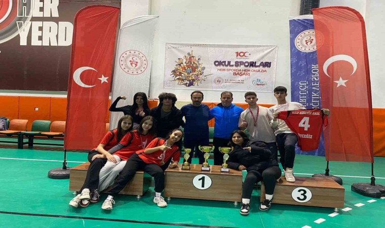 Floor Curlinge Köyceğiz Naip Hüseyin Anadolu Lisesi damgası