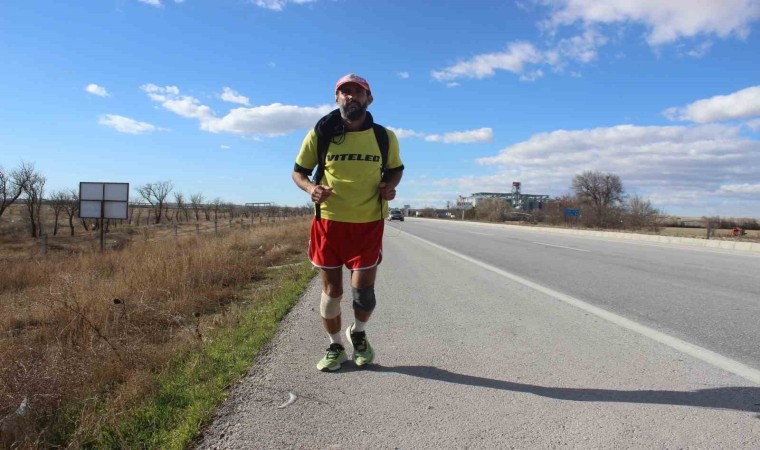 Fransadan yola çıkan koşucu, koşa koşa Adanadaki maratona gidiyor