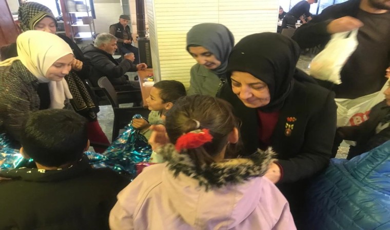 Gazi ve şehit aileleri depremzede öğrenci ve öğretmenleriyle buluştu