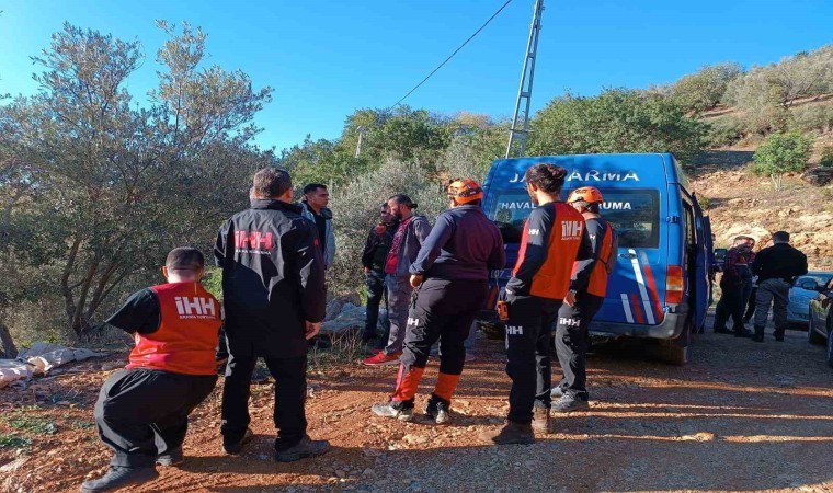 Gazipaşada kaybolan adam dağda yürürken bulundu