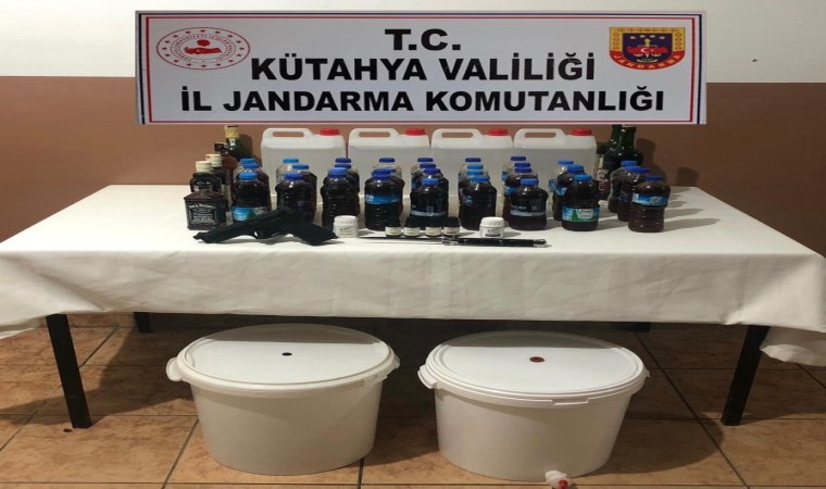 Gedizde 25 litre sahte el yapımı alkollü içki ele geçirildi