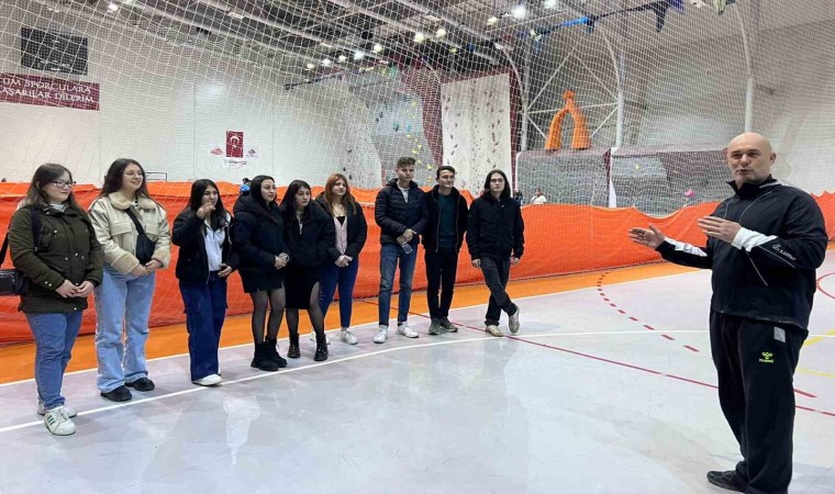 Gemerek Şehit Binbaşı Mehmet Aras Anadolu Lisesi Öğrencileri NEVÜde