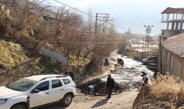 Hakkaride 7 noktadaki su arızası giderildi