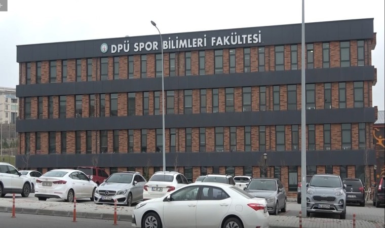 Halil Umut Melerin mezun olduğu üniversitenin öğrencileri, yumruklu saldırıyı kınadı