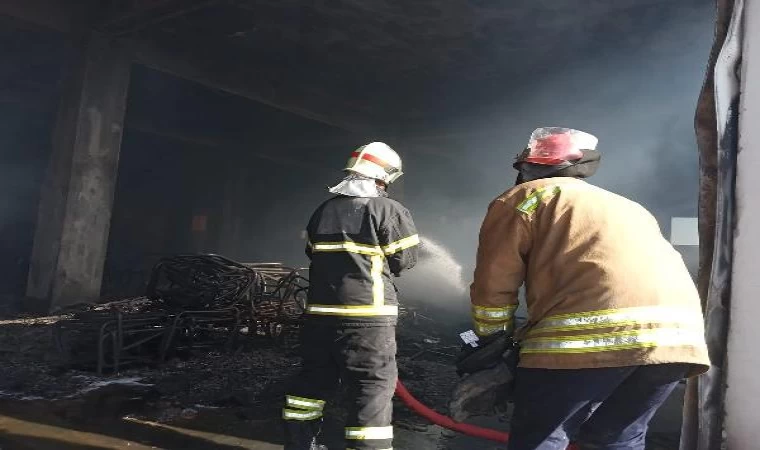 Hatay’da büro malzemeleri üreten atölyede yangın / Ek fotoğraf