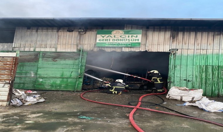 Hatayda geri dönüşüm fabrikasında yangın çıktı