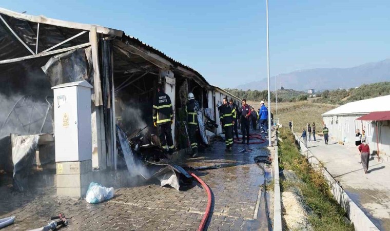 Hatayda prefabrik evlerde yangın