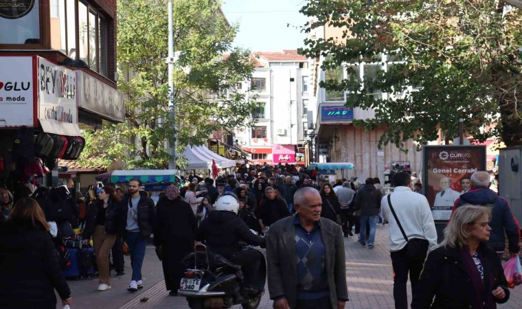 Havanın güneşli olmasıyla vatandaşlar dışarıya akın etti