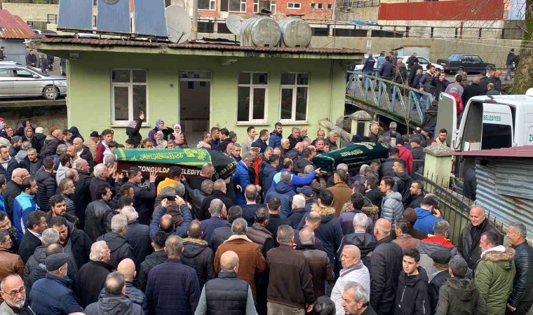 Heyelanda toprak altında kalan anne ve oğlunun cenazeleri toprağa verildi