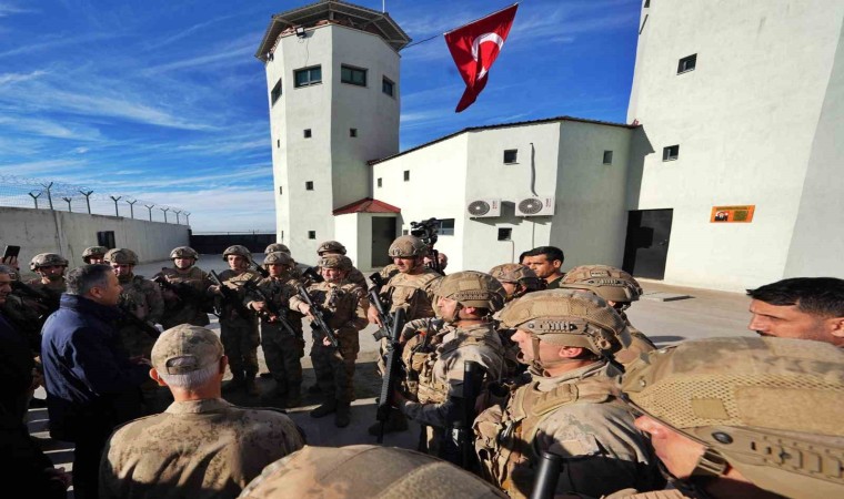 İçişleri Bakanı Yerlikayadan Mardindeki jandarma üs bölgesine ziyaret