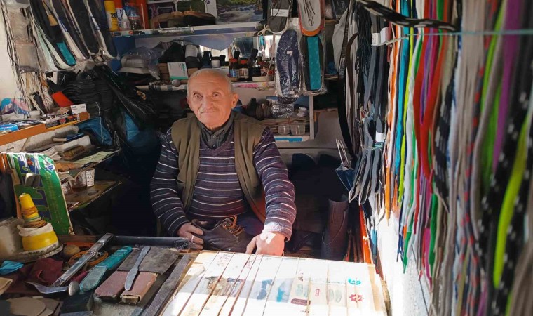 İki metrekarelik dükkanda geçen yarım asır