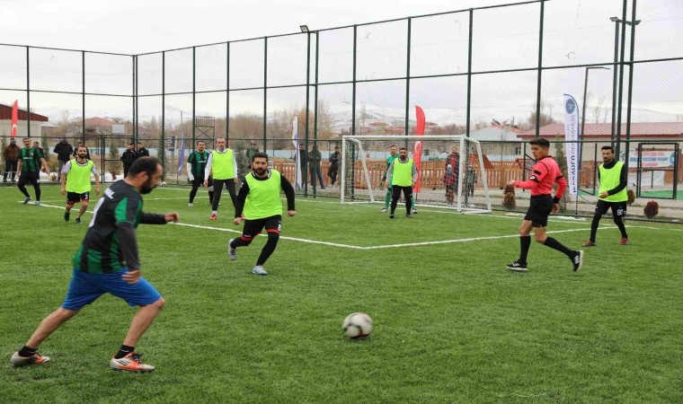 İpekyolu Belediyesinin birimler arası futbol turnuvasında final coşkusu yaşandı