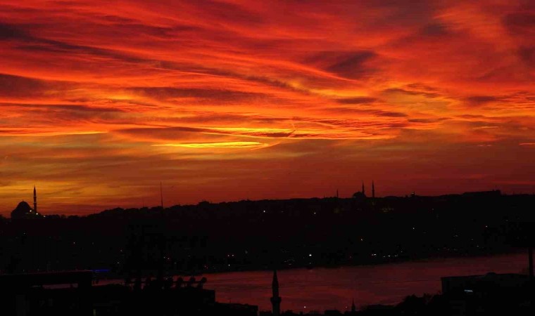 İstanbulda muhteşem gün batımı manzarası