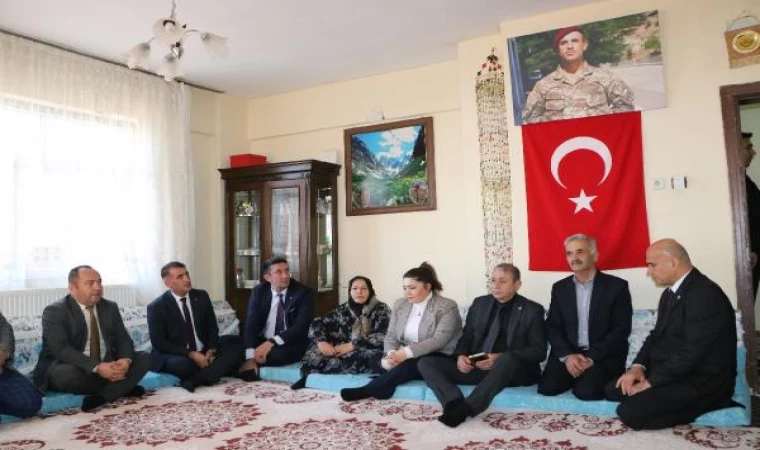 İYİ Parti heyeti, Hakkari’de şehit ailelerini ziyaret etti