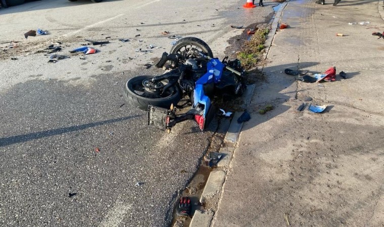 İzmirde kamyona çarpan motosiklet sürücüsü hayatını kaybetti