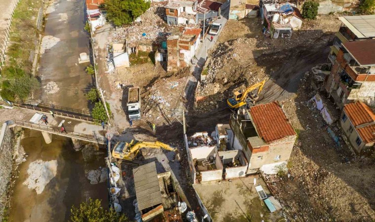 İzmirin kanayan yarası Yeşilderede yıkım başladı