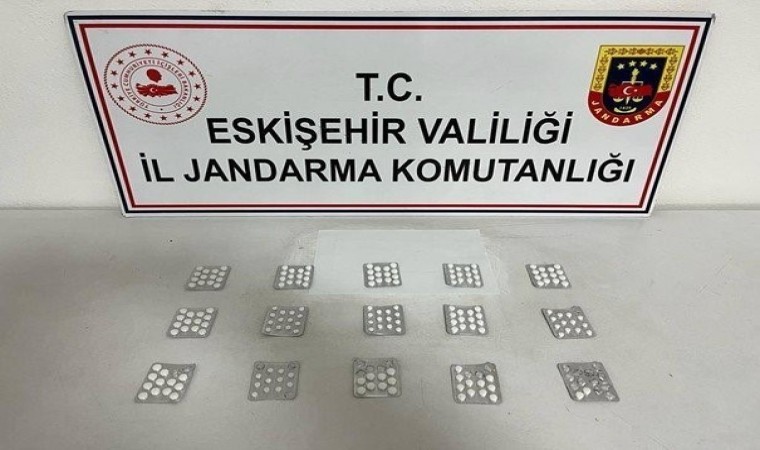 Jandarma ekiplerince 184 adet sentetik ecza hap ele geçirildi