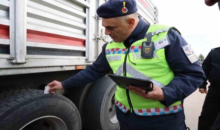 Jandarma ekiplerinden ‘Kış lastiği denetimi