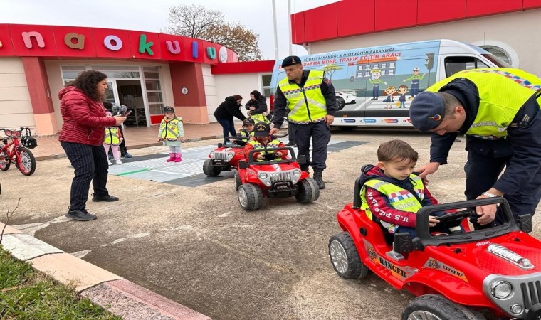 Jandarmadan miniklere trafik eğitimi