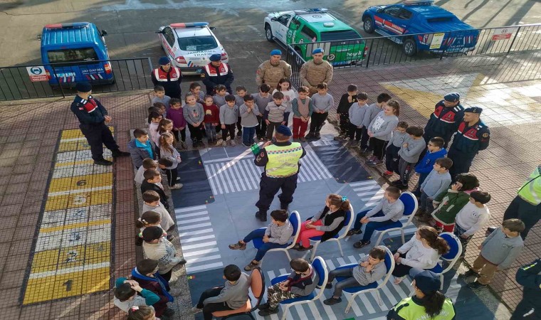 Jandarmadan öğrencilere trafik eğitimi