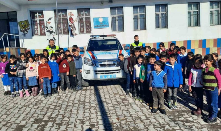 Jandarmadan öğrencilere trafik eğitimi