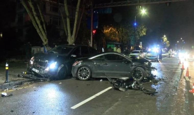 Kadıköy’de alkollü sürücü denetim noktasında kaza yaptı