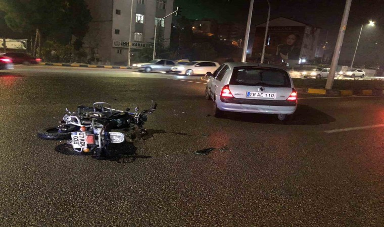 Karabükte motosikletle otomobil çarpıştı: 1 yaralı