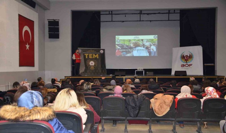 Karsta öğretmenler “Gençlik Sizin Eseriniz Projesi anlatıldı