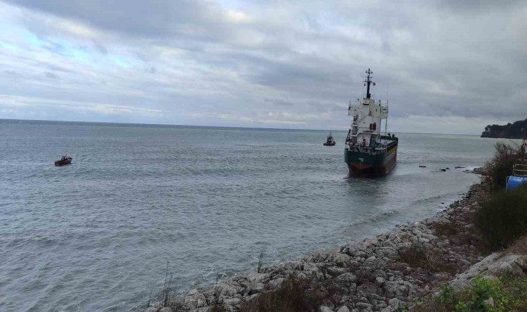 Kastamonuda karaya oturan geminin çekilmesi için çalışma başlatıldı