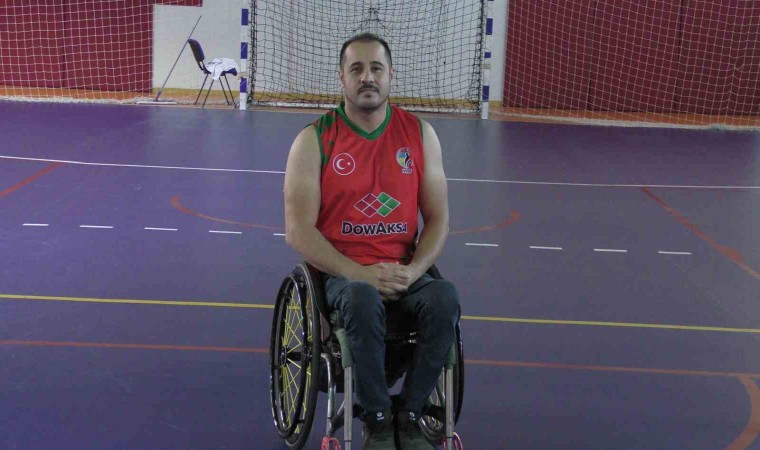 Kavgayı ayırırken yediği kurşunla felç olan Eyüp, yaşama basketbolla tutundu