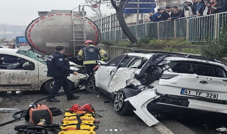 Kayganlaşan yolda feci kaza: 1i ağır 3 yaralı