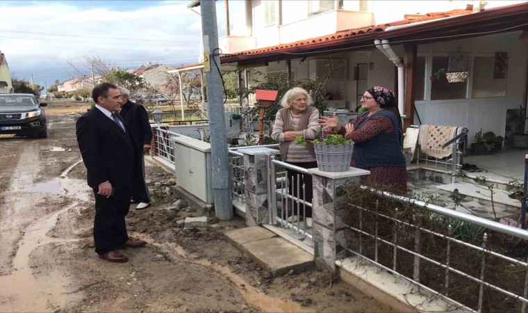 Kaymakam Memiş, fırtınadan zarar gören tatil sitelerinde incelemelerde bulundu