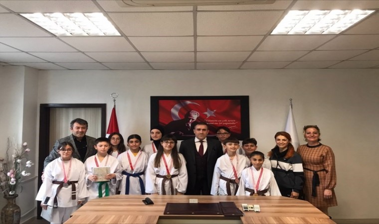 Kaymakam Memiş, şampiyon sporcuları kabul etti