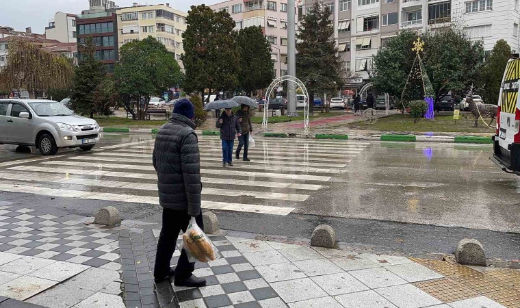 Kırklarelide sağanak yağış etkili oluyor