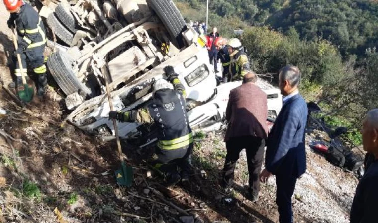 Kocaeli’de, şarampole devrilen kamyonun altında kalan sürücü öldü