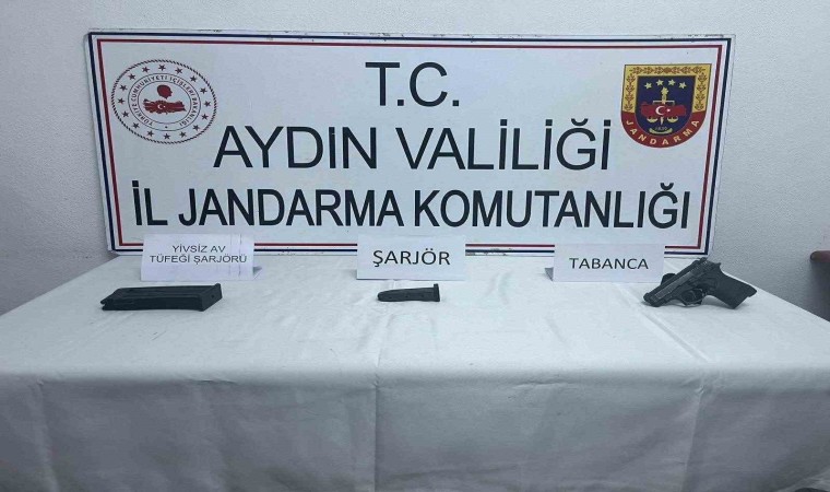 Köşkte ruhsatsız av tüfeği ve tabanca ele geçirildi