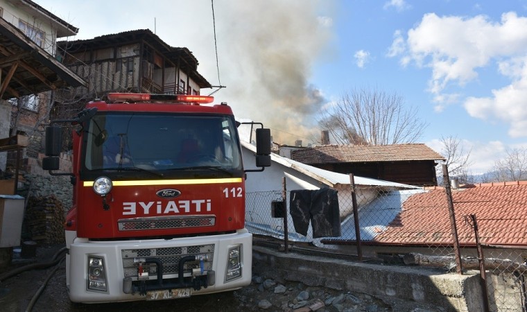 Köyde çıkan yangın büyümeden söndürüldü