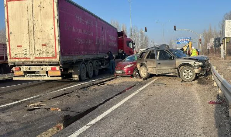 Kütahya’da 8 aracın karıştığı zincirleme kaza: 4 yaralı