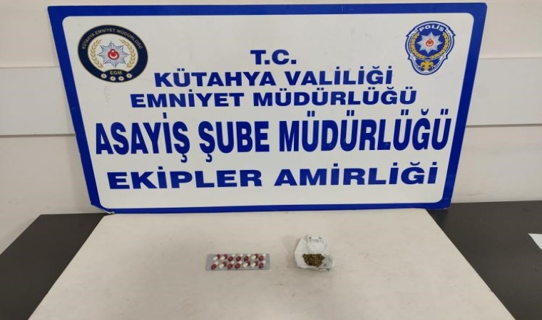 Kütahyada şüpheli 2 şahsın üzerinde uyuşturucu ele geçirildi