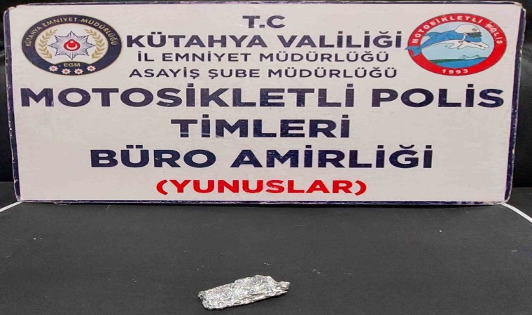 Kütahyada Yunus Timlerince bir kişinin üzerinde uyuşturucu ele geçirildi